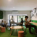 Wot Patio Social Hostel *