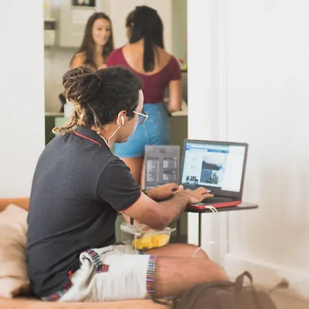 بيت شباب Wot Patio Social