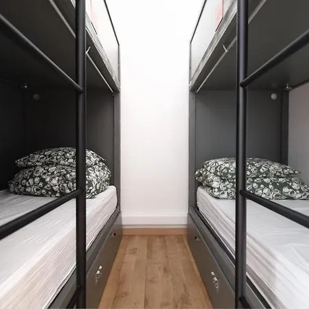 Wot Patio Social 旅馆