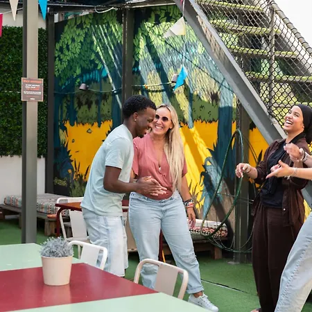 旅馆 Wot Patio Social