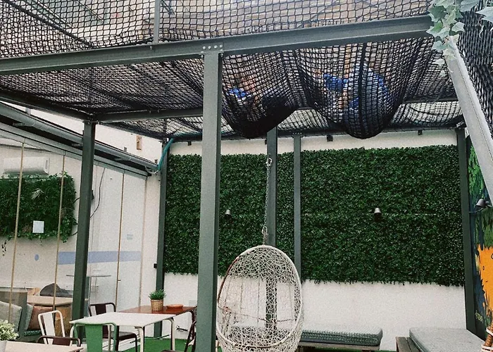 Wot Patio Social Albergue