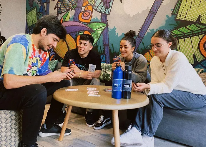 אכסניה Wot Patio Social *