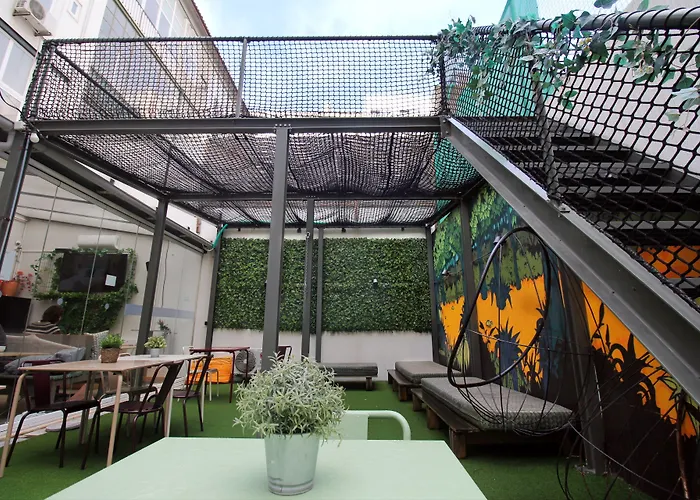 Wot Patio Social אכסניה *